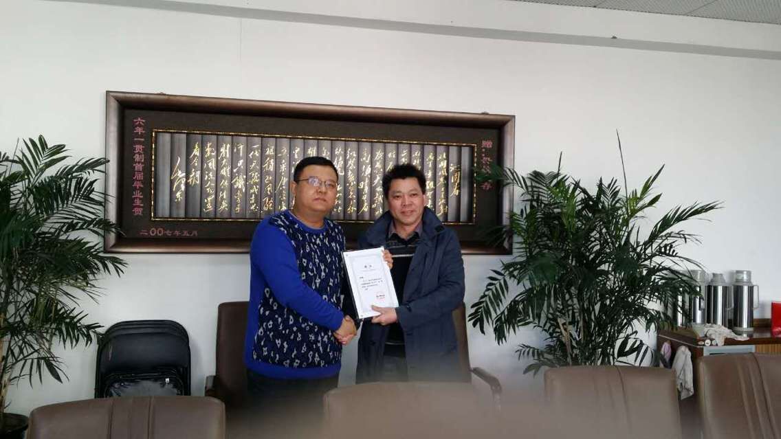 ף�R��У���ո�У�L�����w������Ƹ�R��ɽ����Z�WУ